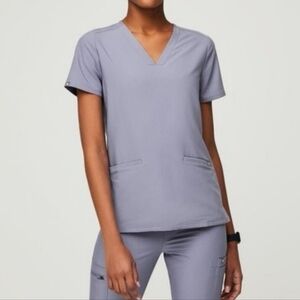 Figs Casma three pocket scrub top size small gray